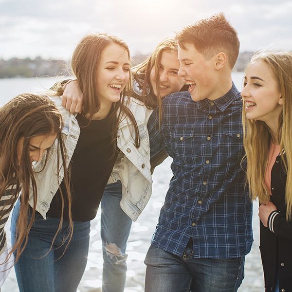 Protège-toi et protège tes partenaires contre les HPV et leur conséquences