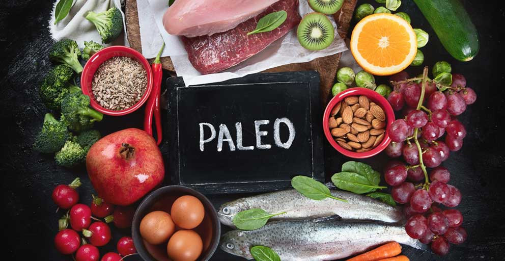 Table avec aliments et inscription Paléo